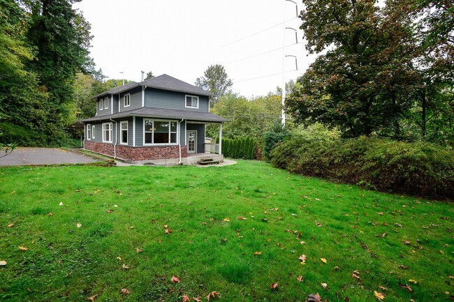 Secluded West Seattle House w/ Huge Garage... - Secluded West Seattle House w/ Huge Garage...