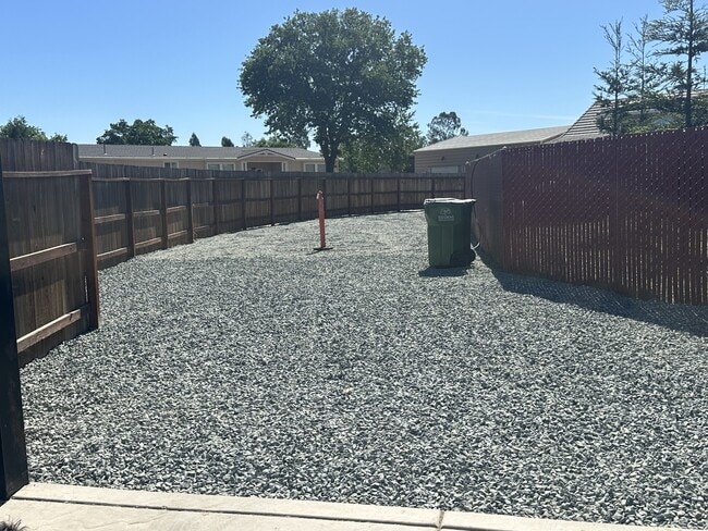 Building Photo - 10526 Sisters Ct