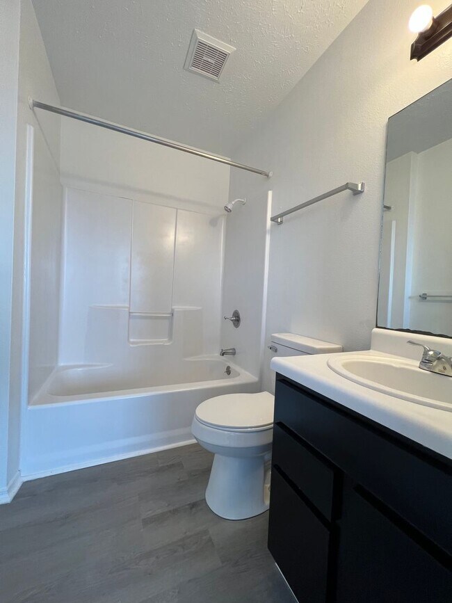 Photo - 732 Brett Circle Unidad Nixa Apartments