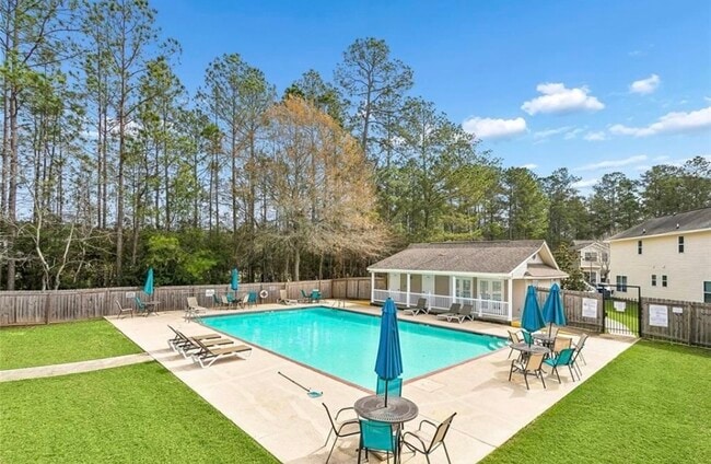 Community Pool - 2084 Dundee Loop N