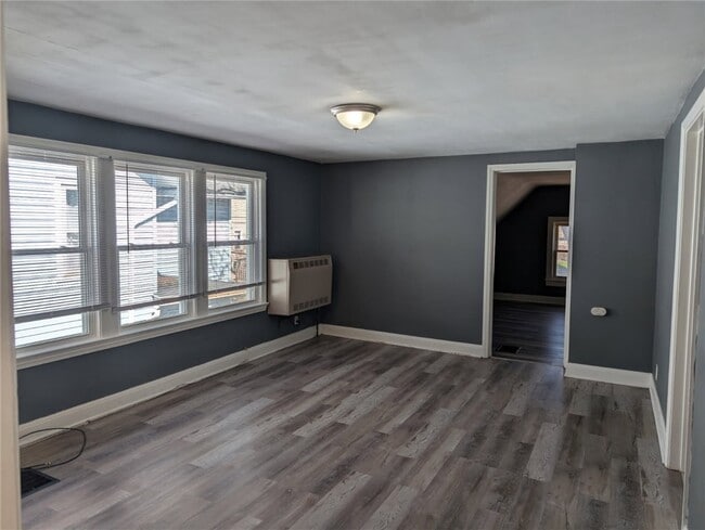 Photo - 105 Ontario St