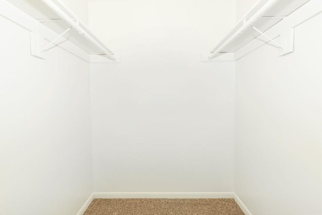SPACIOUS CLOSET