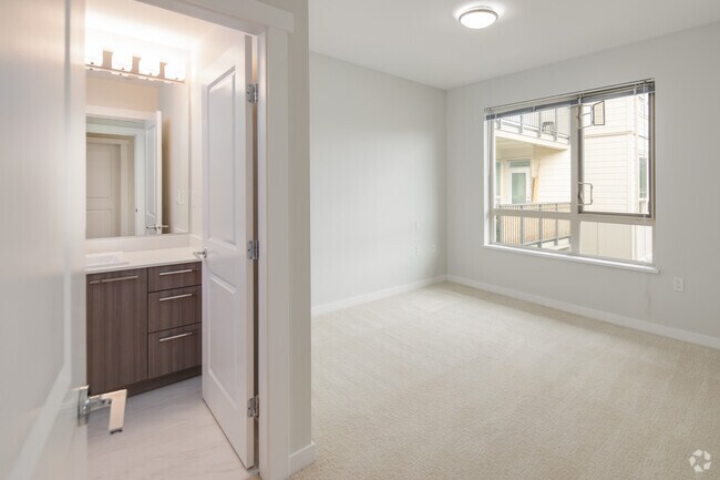 3BR, 2BA - 998SF
