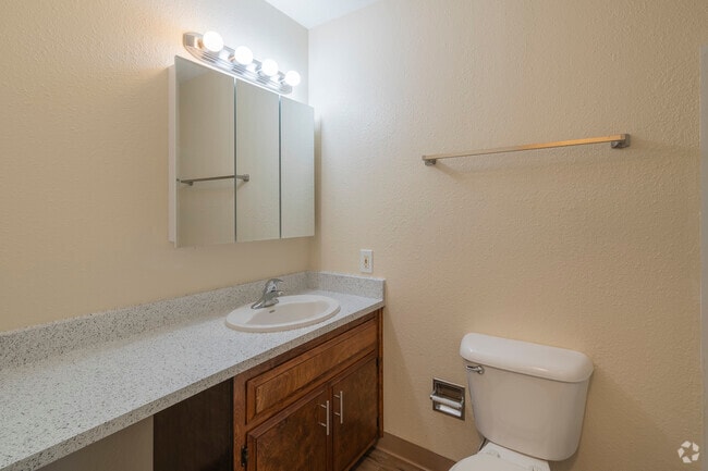 1BR, 1BA - 700 SF - Bathroom - GLEN VIEW APARTMENTS
