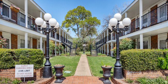 Colonial Oaks Apartments - Colonial Oaks Apartments Unit E