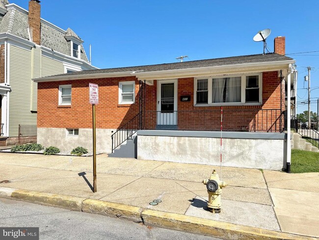 Building Photo - 401 Franklin St Rental