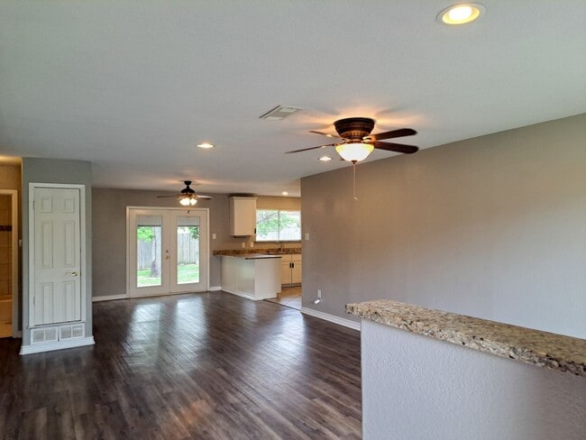 3 Bedroom / 2 Bath / 2 Car Garage - 3 Bedroom / 2 Bath / 2 Car Garage Casa