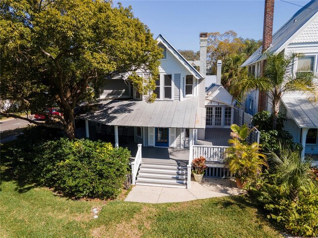 Building Photo - 835 Victoria Dr