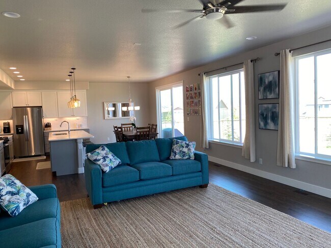 Photo - STUNNING 4BD/3.5BA HOME IN CUMBRE VISTA | ...