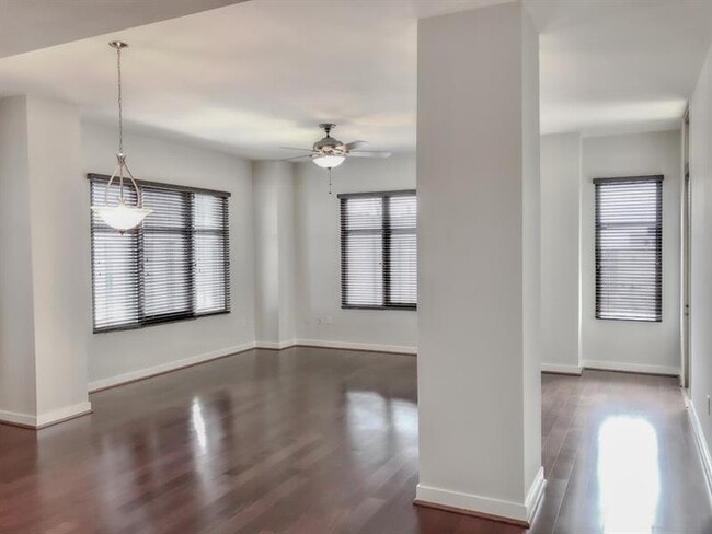 Building Photo - 565 Peachtree St NE Unit 1104