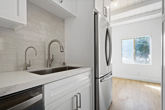 Photo - 920 Marine St Unit 4