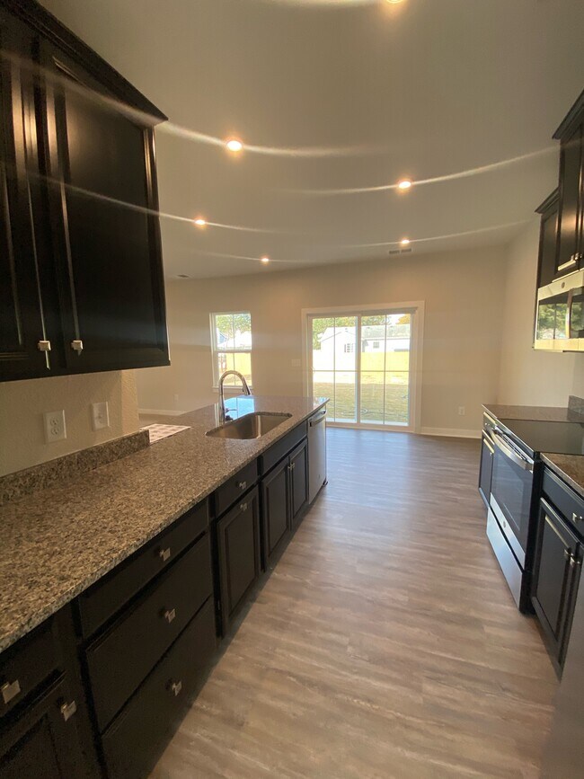 Photo - 274 Goldenstar Ln