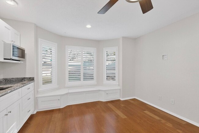 Photo - FOUR HILLS Executive Rental 4/5 BD 4/BA