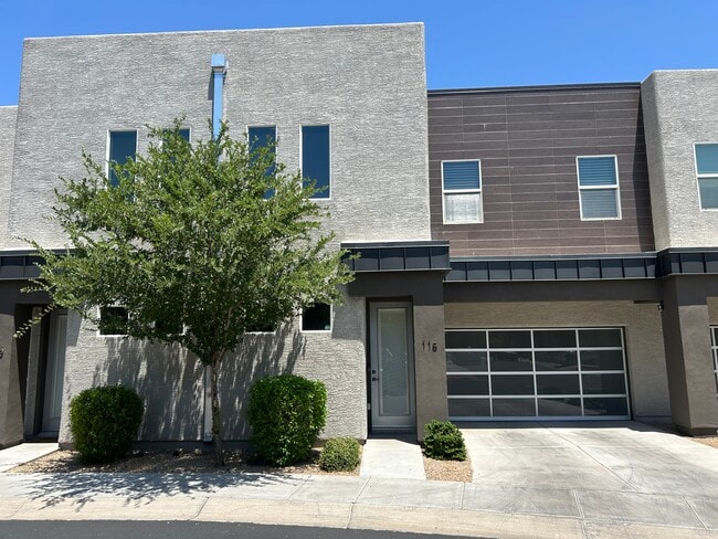 Building Photo - 2315 E Pinchot Ave