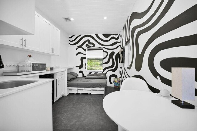 Photo - 534 NW 50th St Unit B