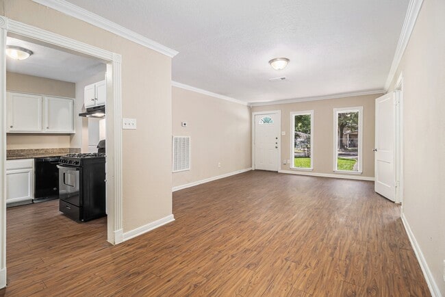 Photo - 5235 Kingsbury St