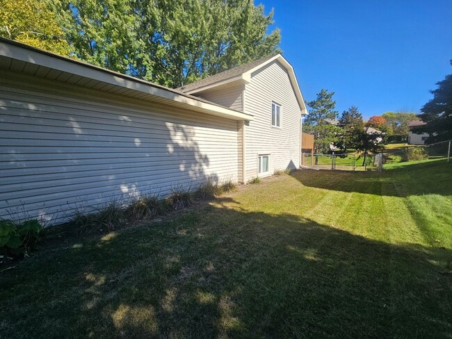 Photo - 10259 Englewood Dr