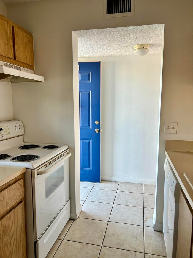 Photo - 8540 N Sherman Cir Unidad 305