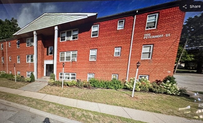 Building Photo - 1100 Peterhoff Ave Unit A11