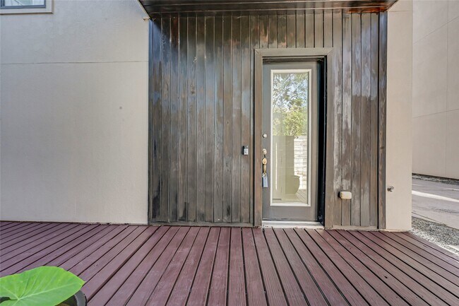 Photo - 2419 Charleston St