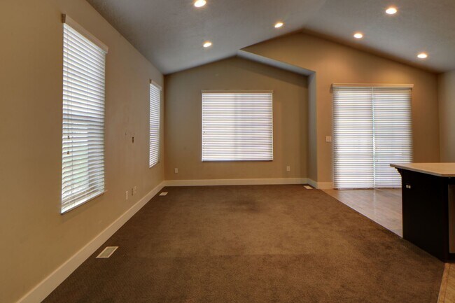 Photo - 3 bedroom Ivory Ridge Townhome