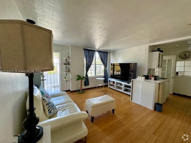 Building Photo - 940 7th St Unit 940D Rental