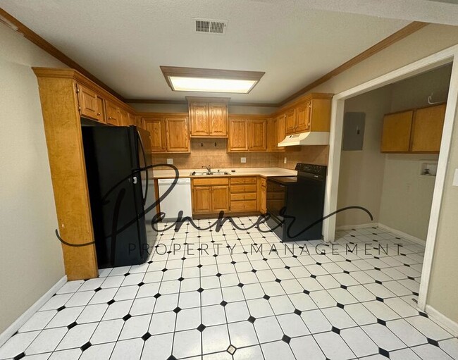 Photo - 401 NE Austin St