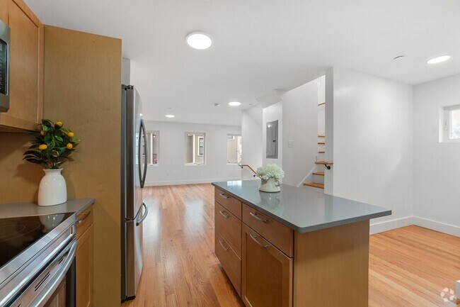 Building Photo - 140 Prospect St Unit 1 Rental