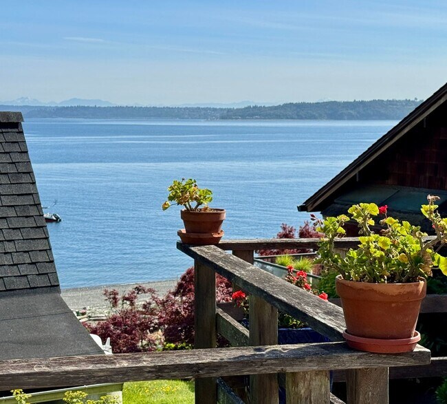 Photo - enchanting one bedroom beach cottage available now.....