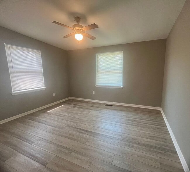 Photo - Spacious 4 bedroom 2 bath house