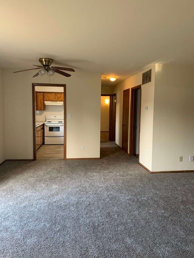 Photo - Fontainebleau Apartments