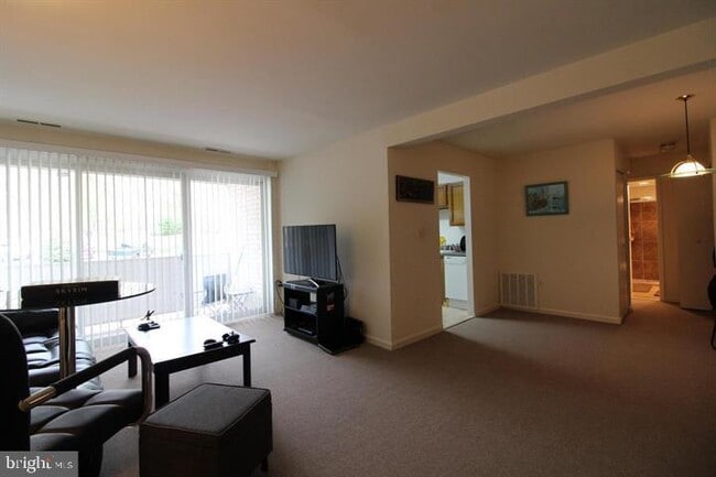 5610 Bloomfield Dr Unit 101