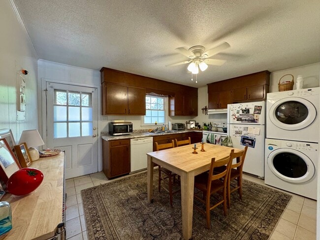 Photo - 202 W Poplar Ave Unit C