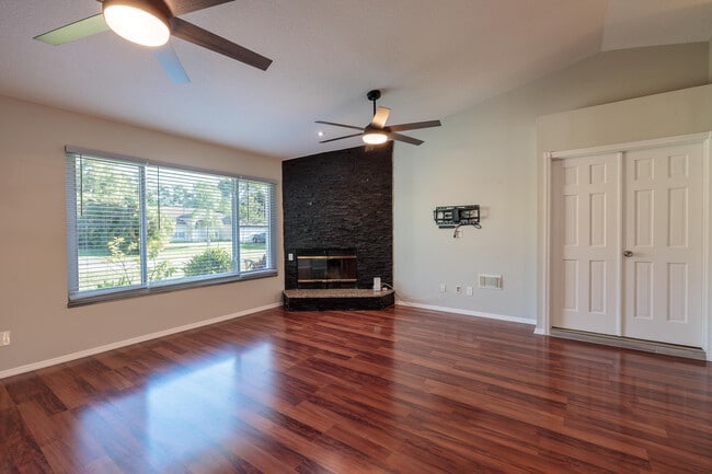 Photo - 842 SE Streamlet Ave