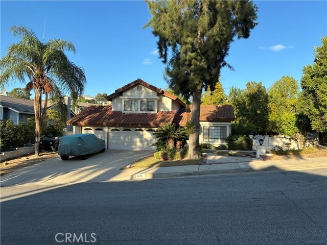 Photo - 674 Radbury Pl