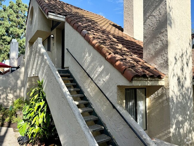 Building Photo - Spacious Condo in Melrose Park Unit B