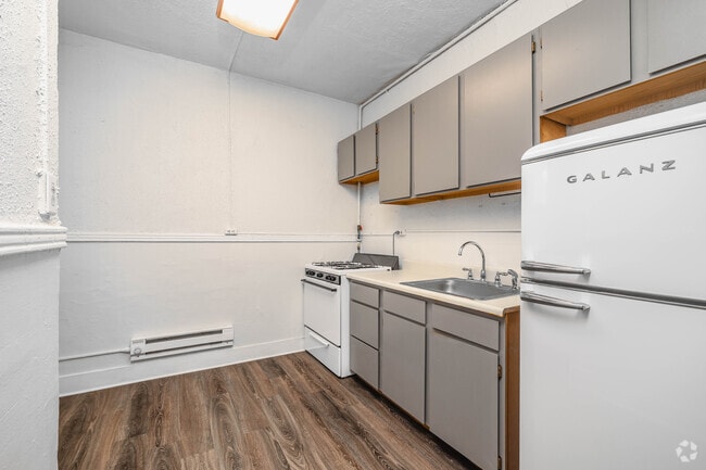 Interior Photo - Goldie Rental