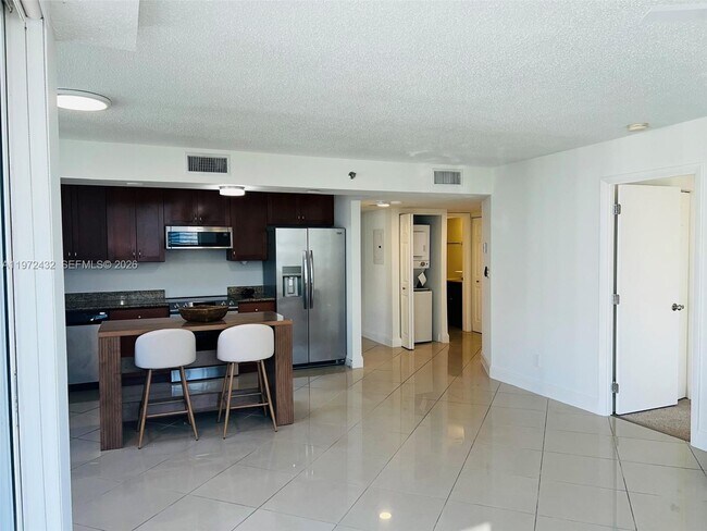 Photo - 770 Claughton Island Dr Unidad 1601