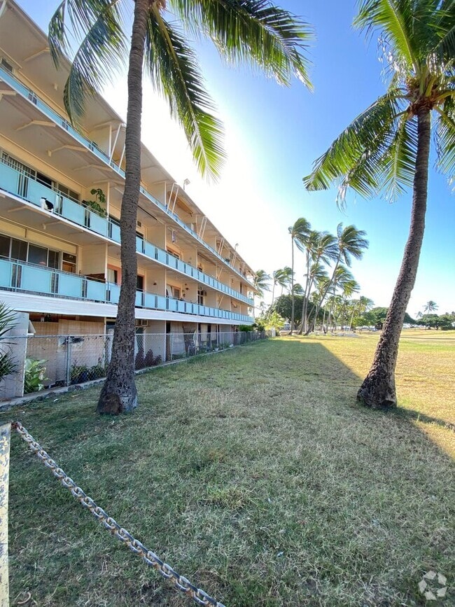 Building Photo - Beachfront Studio Now Available Unit 311 Rental