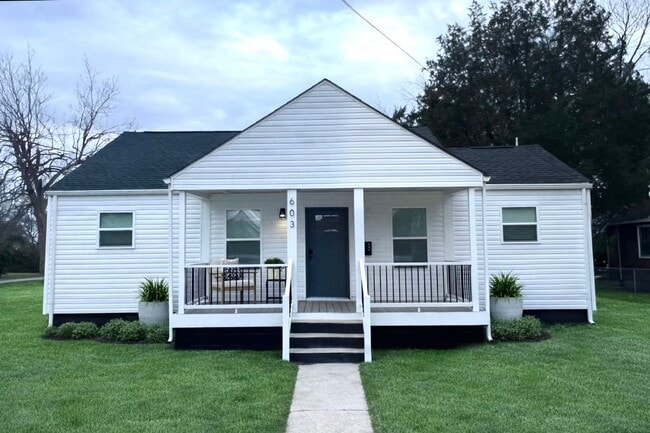 Building Photo - 603 McPherson St