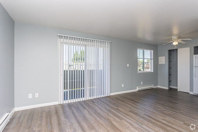1BR, 1BA - 2nd Floor 705SF - Living Room