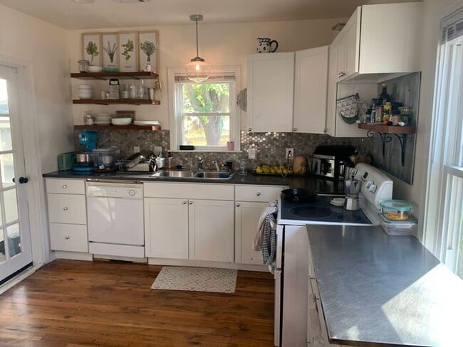 Photo - Charming 3 Bed / 1 Bath Home for Rent in Norman, OK