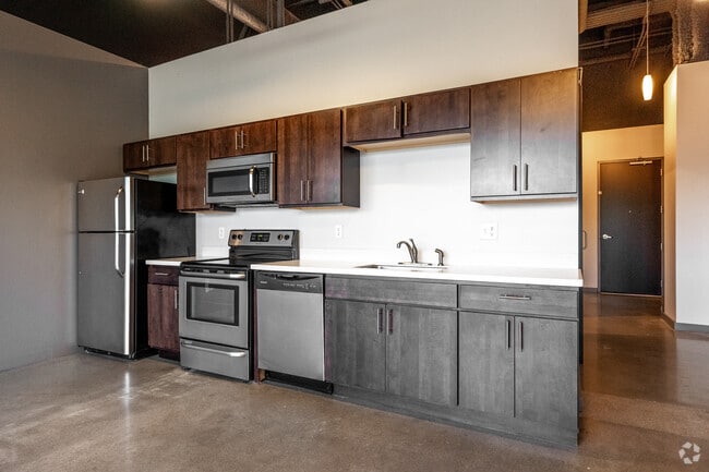 1BR, 1BA - 773 SF - Industrial - Kitchen - West Glen Town Center Apartments