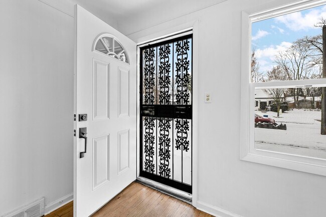 Photo - 18525 Westmoreland Rd