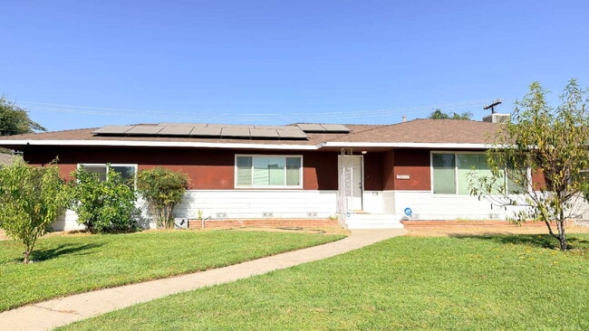 Spacious 4 Bedroom, 3 Bathroom Home with a Pool!