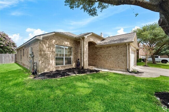 Building Photo - 3511 Cypress Village Dr Rental