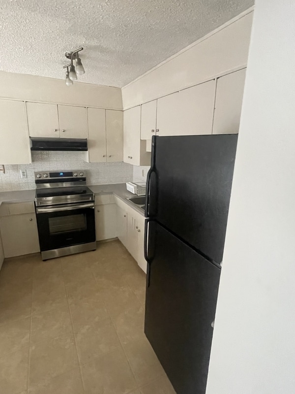 Photo - 3518-3578 78 St NW