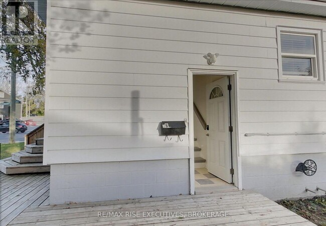 Photo - 2 Howard Crescent Unit 2