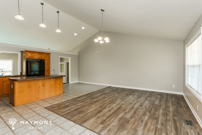 Photo - 203 Devonwood Ln