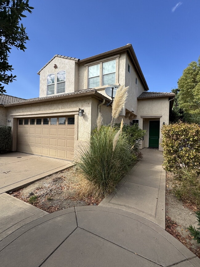 Photo - FIRST MONTH FREE RENT
Luxurious 4-Bed, 4-B...